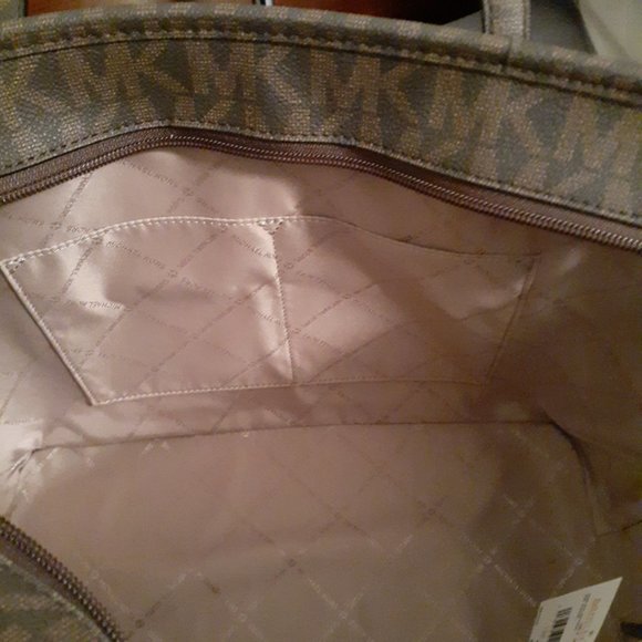 MICHAEL KORS embossed leather EW tote. Black - Picture 2 of 9